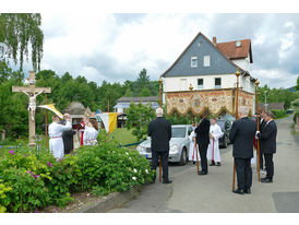 Bittprozession um den Kleinen Berg an Pfingstmontag (© Karl-Franz Thiede)